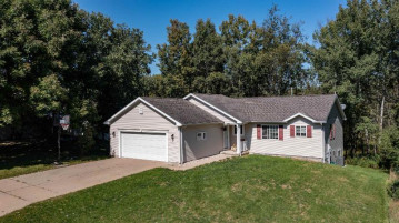 743 Leighton Road, Waupaca, WI 54981