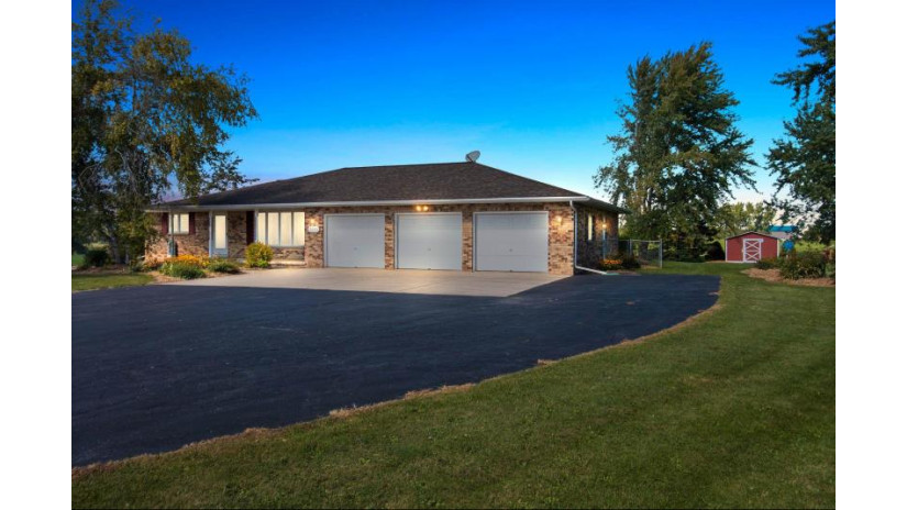 5261 Finger Road Humboldt, WI 54311 by Shorewest Realtors $329,900