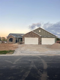 N1390 Meadow Park Drive, Greenville, WI 54942