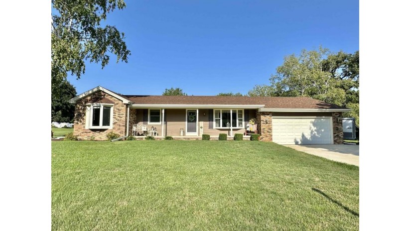 9016 E Wyman Drive Bradford, WI 53525 by Shorewest Realtors $287,000