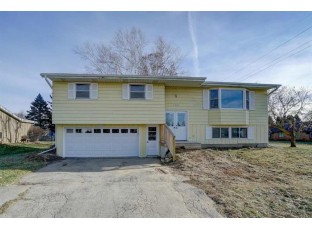 704 S Holiday Dr Waunakee, WI 53597