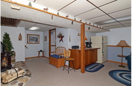 S4494 Rocky Point Rd, Baraboo, WI 53913