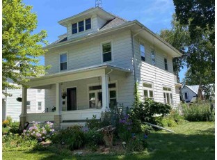 107 S 5th St Mount Horeb, WI 53572