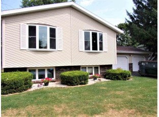 828 Lincoln Green Rd DeForest, WI 53532