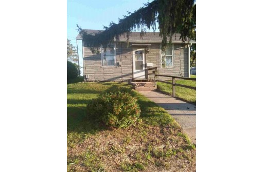 525 7th St, Mineral Point, WI 53565
