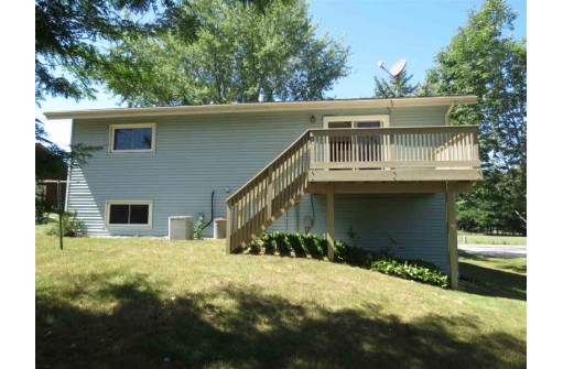 2471 Red Pine Ct, Portage, WI 53901