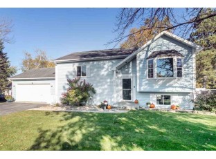 2449 Red Pine Ct Portage, WI 53901