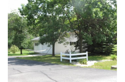 S3664 N Bent Tree Dr, Baraboo, WI 53913