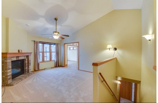 5437 Park Meadow Dr, Madison, WI 53704