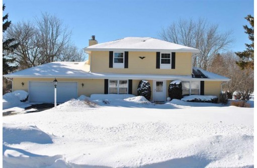 W244 N8837 Cordell Ln, Sussex, WI 53089