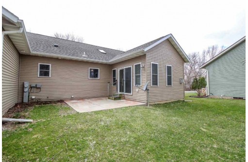 1013 Edgewater Rd D, Fort Atkinson, WI 53538-1901