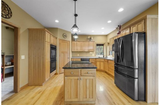 504 Skyview Dr, Waunakee, WI 53597