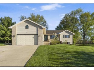 5716 Claredon Dr Fitchburg, WI 53711