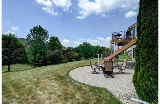 2106 Peaceful Valley Pky, Waunakee, WI 53597