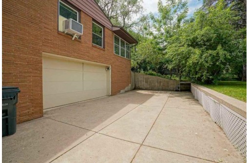 4921 Eyre Ln, Madison, WI 53711