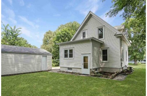 215 Shirley St, Fort Atkinson, WI 53538