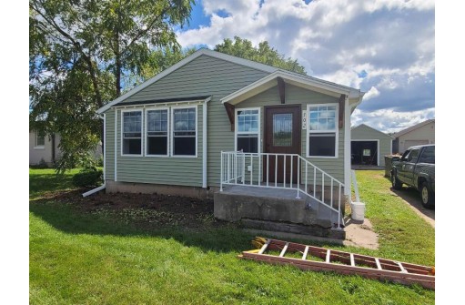 702 W Madison St, Spring Green, WI 53588