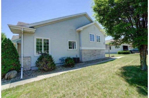 707 Cork Crossing, Cottage Grove, WI 53527