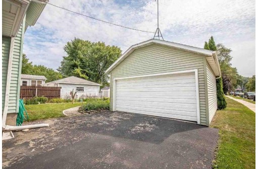 609 S Lincoln Ave, Beaver Dam, WI 53916
