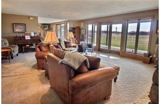 6085 Purcell Rd, Oregon, WI 53575