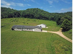 10451 S Strang Hollow Rd Lone Rock, WI 53556