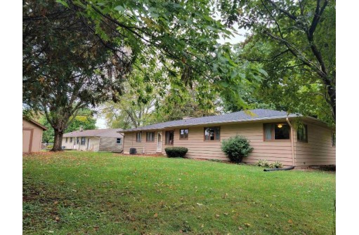 812 N Grant Ave, Janesville, WI 53548