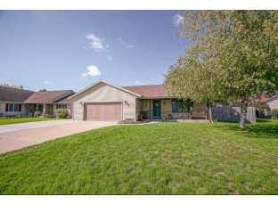 2531 N Wuthering Hills Dr Janesville, WI 53546-3425