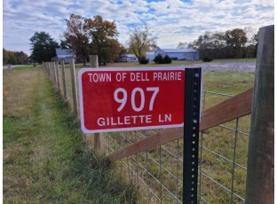 907 Gillette Ln Wisconsin Dells, WI 53965