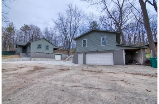 2423 S River Rd, Janesville, WI 53545-9069