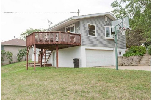 692 Maryville Heights Dr, Hazel Green, WI 53811