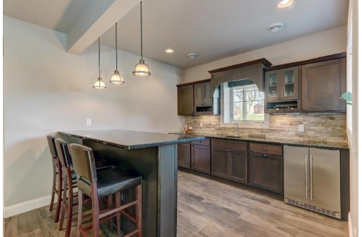 6400 Nature Cove Tr, Waunakee, WI 53597