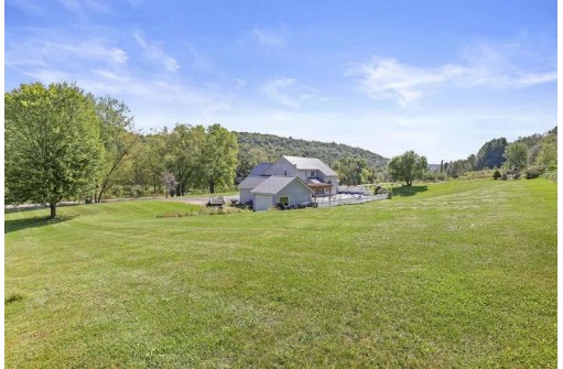 S10505 Strang Hollow Rd, Lone Rock, WI 53556-9653