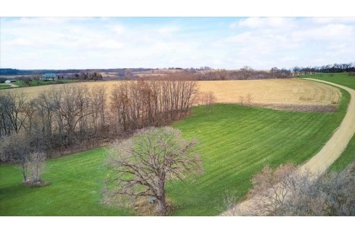 21324 Old Q Rd, Blanchardville, WI 53516