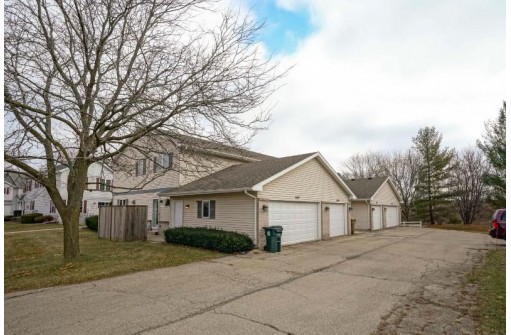 6139 Dell Dr, Madison, WI 53718