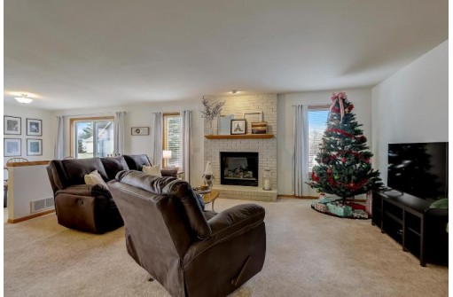 1014 S Perry Pky, Oregon, WI 53575