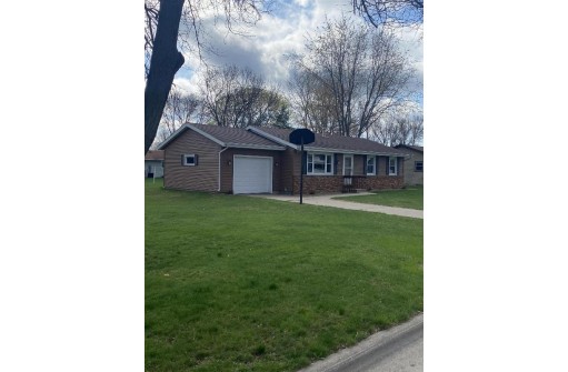 312 Spruce St, Sauk City, WI 53583