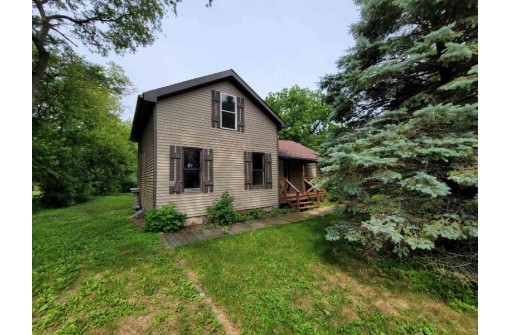 239 Nelson St, Sharon, WI 53585-9618
