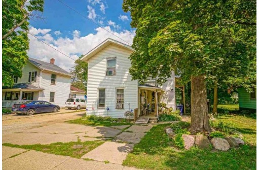 327 Center Ave, Janesville, WI 53548