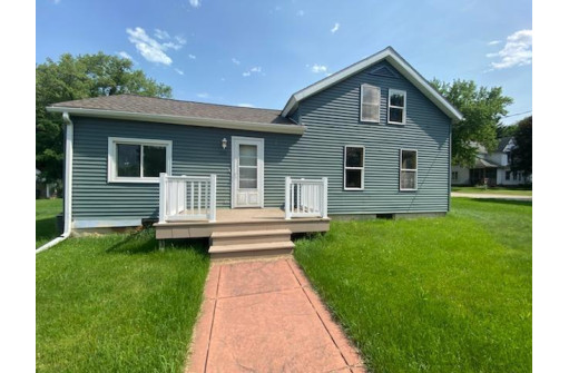 110 Pine St, La Valle, WI 53941