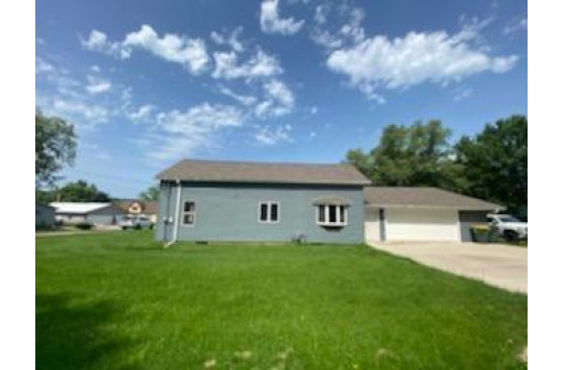 110 Pine St, La Valle, WI 53941