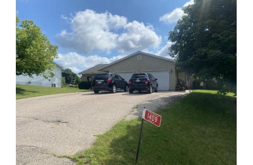 1401-03/1409-11 Bea Ann Dr, Dodgeville, WI 53533