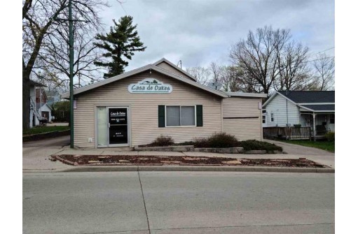 617 E Main St, Reedsburg, WI 53959-9710