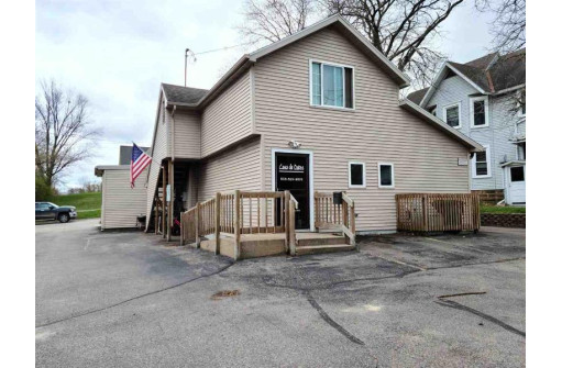 617 E Main St, Reedsburg, WI 53959-9710