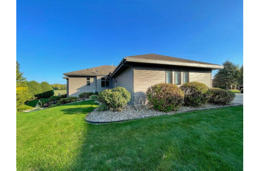 224 Bayfield Way, Lake Mills, WI 53551