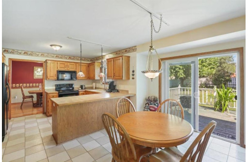 1305 N Thompson Dr, Madison, WI 53704