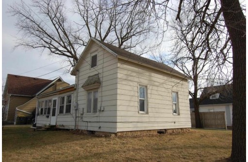 185 W Burton St, Richland Center, WI 53581-0000