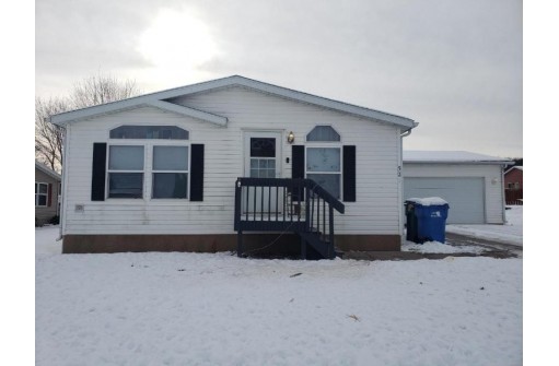 521 Red Spruce Ave, Baraboo, WI 53913