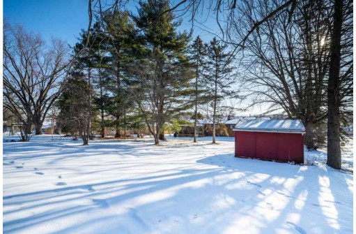 6382 Nesbitt Rd, Madison, WI 53719