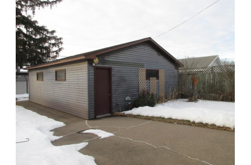 717 N Beaumont Rd, Prairie Du Chien, WI 53821-0000