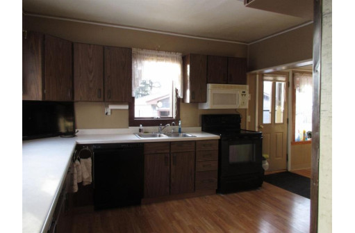 717 N Beaumont Rd, Prairie Du Chien, WI 53821-0000